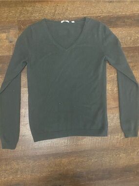 Uniqlo Dark Gray V-Neck Women's Sweater